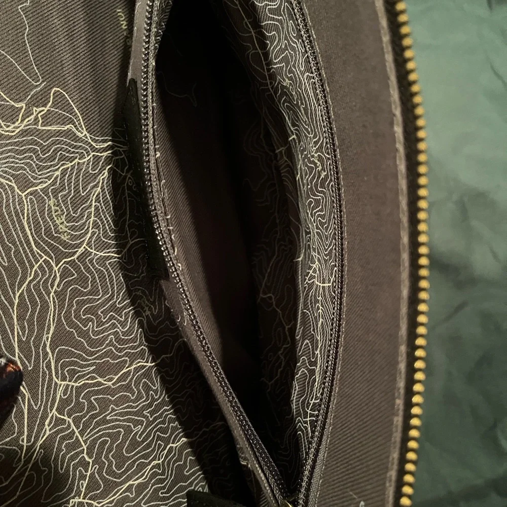 Honest Wolf Travel Bag Sleeve